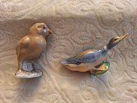 Front view of both bird figurines