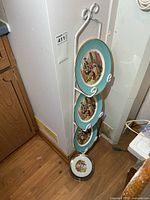 Full view of rack with four plates and additional plate at base