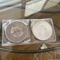1947 and 1948 Cinco Pesos obverse sides in holder