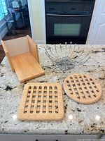 overview of bread guide, fruit bowl, square and round trivets