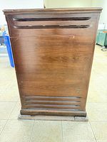 Front view of walnut Leslie rotary speaker cabinet with slatted vents