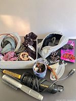 Overview of BaBylissPRO brush, hair claws, combs, pouches of accessories