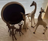 Entire lot showing charger, four white giraffes and two brown patterned giraffes