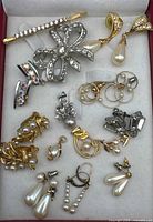 Overview of entire jewelry lot in tray
