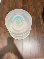 Top view showing mint handle on clear lid