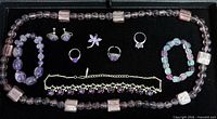 Overview of entire jewellery lot in tray