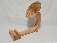 Front view of maple wood gramophone-style amplifier