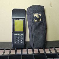 Front view of Magellan GPS 2000 receiver beside nylon case