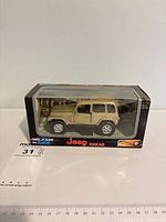 Front view of boxed 1:32 Jeep Dakar die-cast vehicle