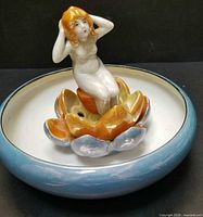 Float bowl with flower frog in position