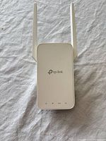 Front view of TP-Link Wi-Fi extender showing dual antennas and LED indicators