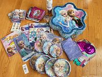Overview of full Disney Frozen party supplies lot