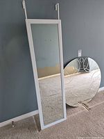 Rectangular mirror front and round mirror front