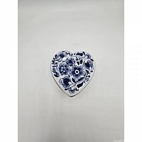 Top view showing heart shape and blue floral pattern