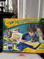 Front view of Crayola Cutter Découpeur box showing product images and contents
