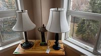Overview of three table lamps on table