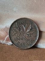 Reverse: 1944 1 cent, maple leaves, denomination