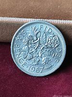 Reverse side of 1967 sixpence showing floral emblem design and date