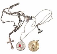 Overview of chains with cross, sphere, Love disc, pearl pendant, Eiffel Tower charm