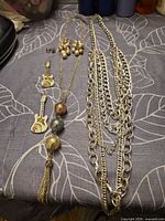 Full lot overview showing all jewellery pieces laid out