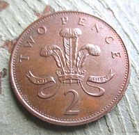 Reverse side of 1989 two pence coin with plume design and TWO PENCE legend