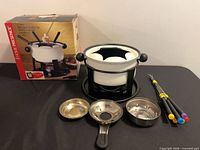 Full set with pot on stand, three stainless pieces, forks, original box