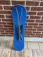 Top view showing blue foam surface, Gravity logo and rope