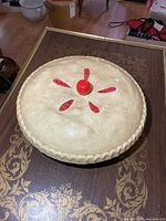 Lid top view showing crust design and red accents