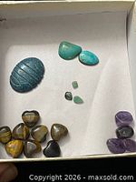 Overview of all polished gemstones in box