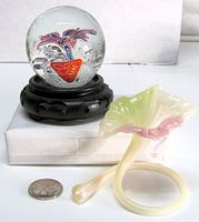 Paperweight on stand, epergne flower, quarter for scale