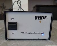 Front panel showing RØDE branding, power switch and indicator LEDs