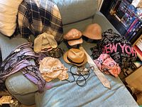 Overview of all accessories on sofa