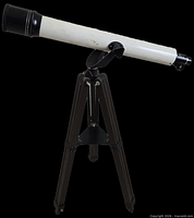 Full view of Bushnell refractor telescope on tripod