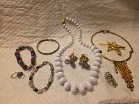 Full view of jewellery lot