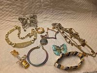 Overview of all jewellery items laid out