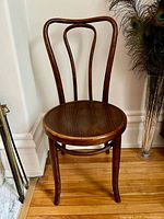 Full view of bentwood café chair front angle