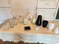 Overview of all vases displayed on table