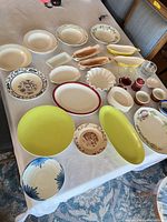 Overview of all dinnerware on table