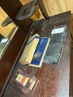 overview of boxes containing spoon, clippers and carving set