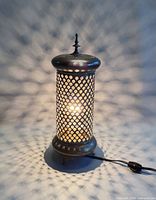 Lamp illuminated showing lattice light pattern