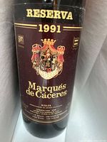 Front label close-up showing vintage, crest, and condition