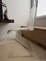 side view showing Z-shaped cantilever profile and lucite thickness