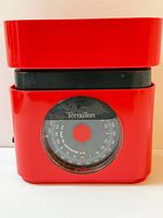 Front view showing Terraillon branding, dial and red plastic housing