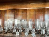 Overview of tall and short glasses on shelf with star ornaments