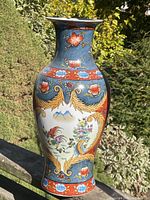Full profile of vase showing shape, colour scheme, decorative motifs