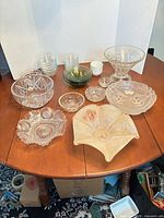 Overview of all glass pieces on table