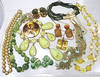 All jewellery pieces laid out to show full lot