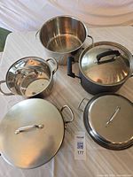 Overview of all cookware pieces and lids