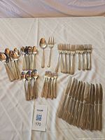 Full set laid out showing all utensil types