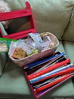 overview of basket, wooden rack, needles tray
